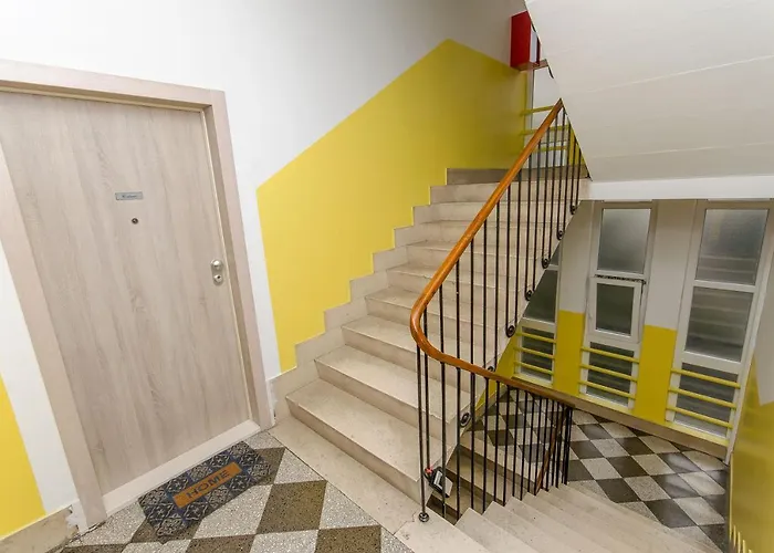 Blue Moon Split Apartment